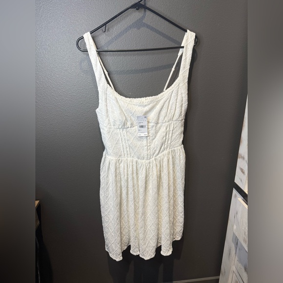 Lush White Textured Lace Dress - Picture 3 of 9